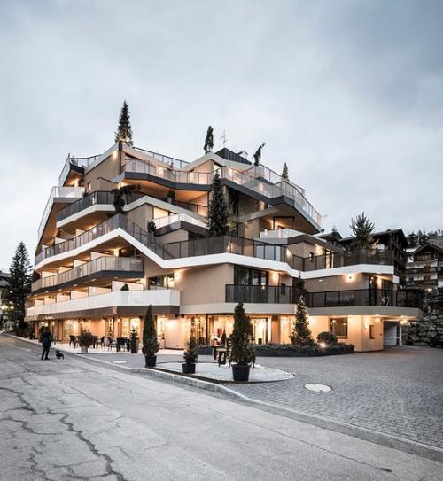 Необычный по архитектуре скалистый отель в Италии. 09