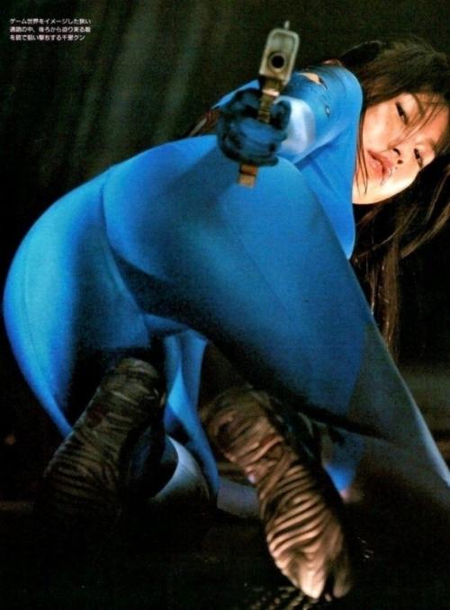 Мы представляем вашему вниманию тисато мориситу, японского политика, которая когда-то исполняла роль самус в рекламной кампании игры Metroid. 01