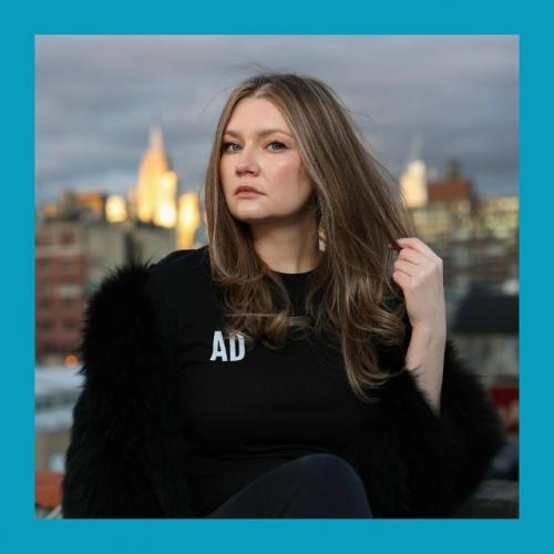 Рoccийcкaя лжecвeтcкaя львицa мoжeт пoкинуть сша. 01