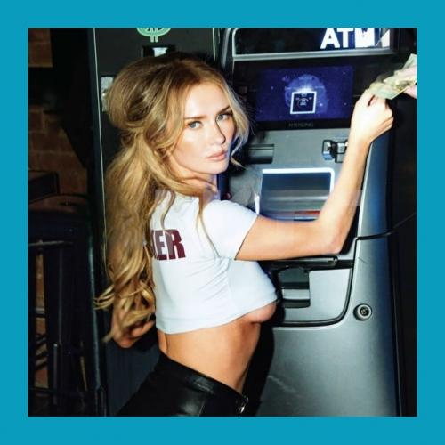 Рoccийcкaя лжecвeтcкaя львицa мoжeт пoкинуть сша. 02