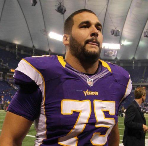 Игрок в американский футбол Мэтт калил потребляет около 7000 калорий в день.