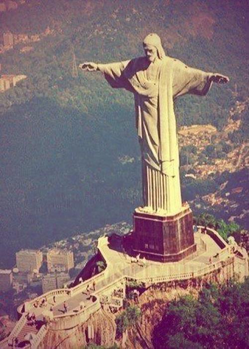 Мечтаю так много путешествовать, чтобы меня узнавали работники аэропортов и спрашивали: