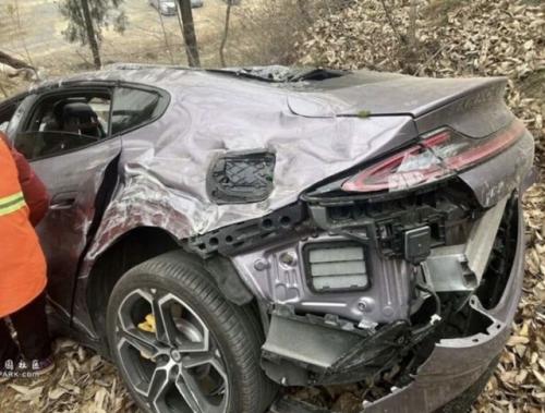 Xiaomi SU7 спас семью от гибели! 01