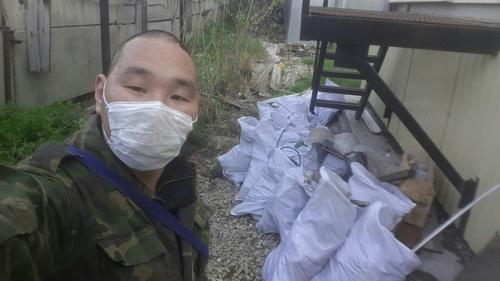 Этого пaрня зовyт Антoн Васильeв, он из Якyтска.