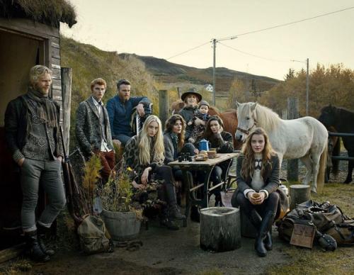 Большинство жителей Исландии не имеют привычной нам фамилии, а обозначаются по имени и отчеству.