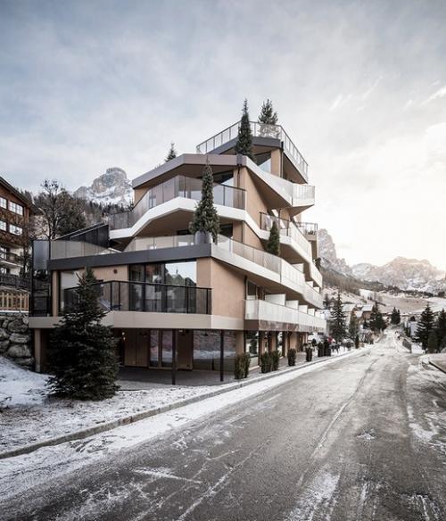 Необычный по архитектуре скалистый отель в Италии. 02