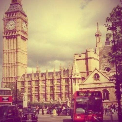 Мечтаю так много путешествовать, чтобы меня узнавали работники аэропортов и спрашивали: 04