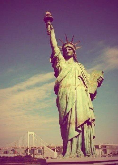 Мечтаю так много путешествовать, чтобы меня узнавали работники аэропортов и спрашивали: 05