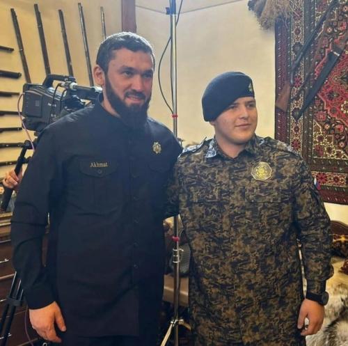 17-Летний сын главы Чечни Адам Кадыров был удостоен очередной награды - ордена росгвардии за боевые заслуги. 01
