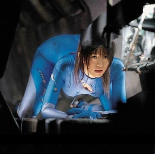 Мы представляем вашему вниманию тисато мориситу, японского политика, которая когда-то исполняла роль самус в рекламной кампании игры Metroid. 
