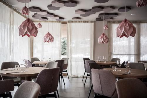 Необычный по архитектуре скалистый отель в Италии. 04