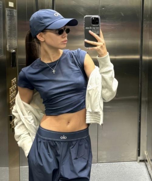 19-Летняя возлюбленная 62-летнего Григория Лепса уверяет, что по-настоящему влюблена в артиста. 01