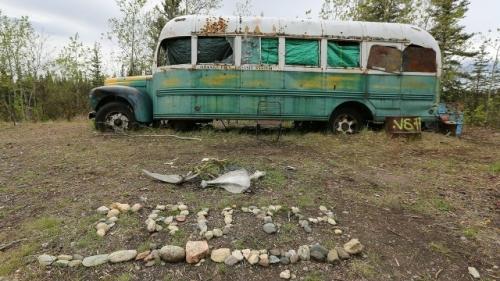 Он один в нетронутую природу Аляски без какой-либо подготовки отправился. 08