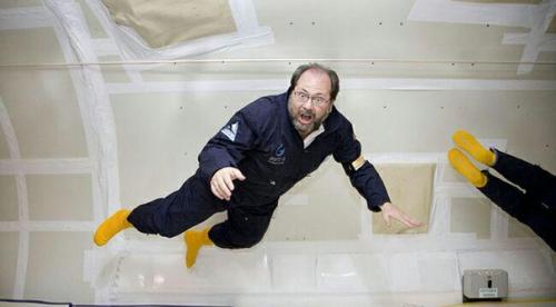 Первый человек, оказавшийся на луне, имел представление о антигравитации.