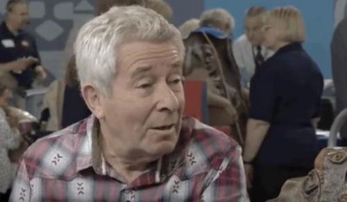 Эксперту по оценке произведений искусства и антиквариата с 20-летним опытом показали небольшую вазу и попросили назвать ее цену. 02