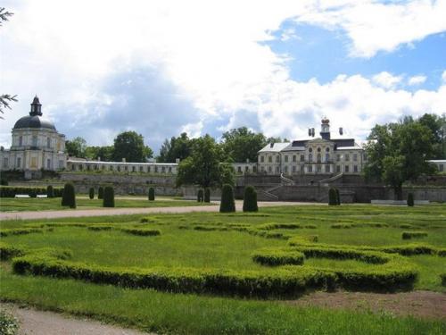 Ломоносов.  Ломоносов (он же ораниенбаум) - счастливый город, кусочек Xviii в. в веке нынешнем. 01