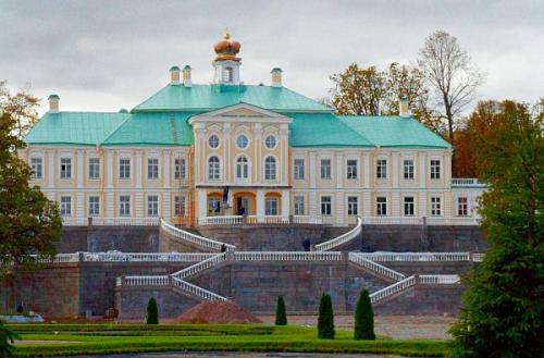 Ломоносов.  Ломоносов (он же ораниенбаум) - счастливый город, кусочек Xviii в. в веке нынешнем. 09