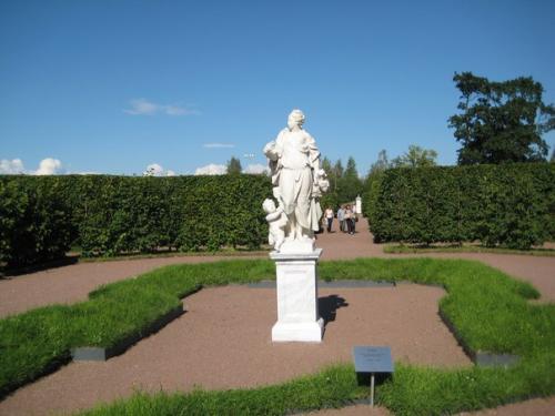 Ломоносов.  Ломоносов (он же ораниенбаум) - счастливый город, кусочек Xviii в. в веке нынешнем. 03