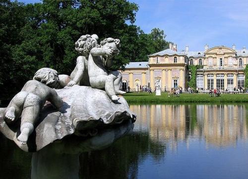 Ломоносов.  Ломоносов (он же ораниенбаум) - счастливый город, кусочек Xviii в. в веке нынешнем. 02