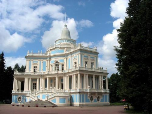 Ломоносов.  Ломоносов (он же ораниенбаум) - счастливый город, кусочек Xviii в. в веке нынешнем. 04