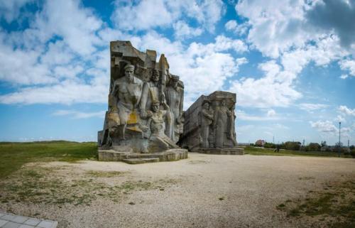 Мемориал героям аджимушкайских каменоломен.