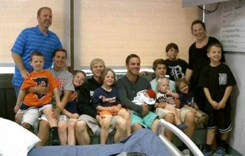 12 мальчиков в семье.