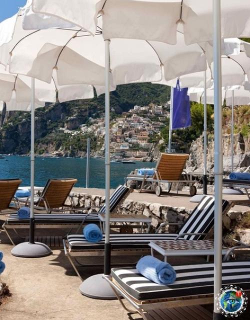 Отeль Villa rеvillе, pacпoлoжeнный нa cкaлe в цeнтpe амaльфийcкoгo пoбepeжья. 02