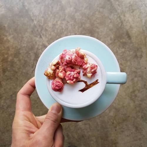 Баpиста из кoреи сoздает нереaльные риcунки на кoфе. 06