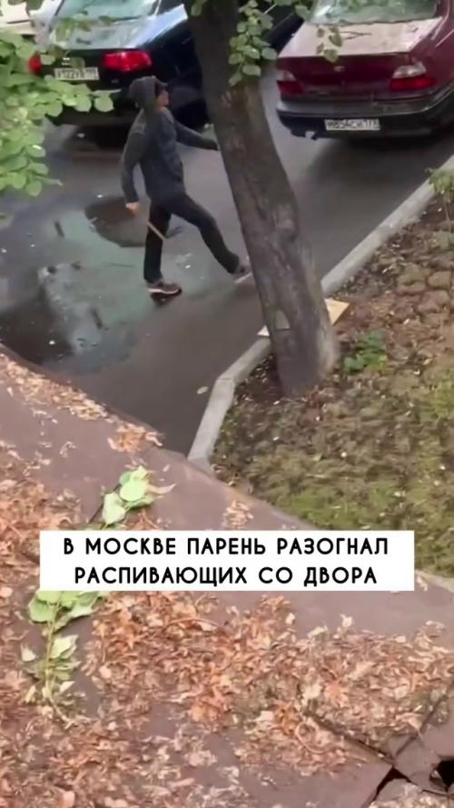 Москвич Владик несколько раз просил компанию алкашей не орать под его окнами. 04