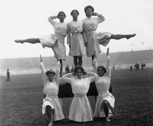 Пока в Рио продолжается олимпиада, собрали фотки того, как выглядели олимпийские игры в далеком 1908-м. 02