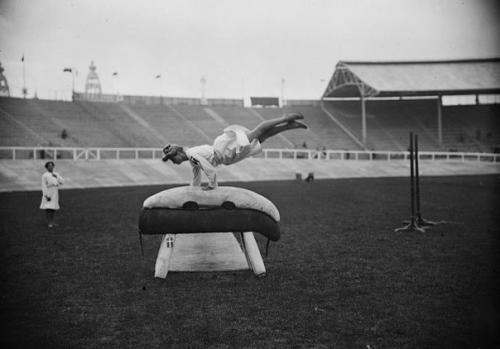 Пока в Рио продолжается олимпиада, собрали фотки того, как выглядели олимпийские игры в далеком 1908-м. 08