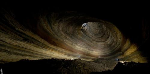 Воронья пещера. Подземный мир мало изучен из-за его труднодоступности.