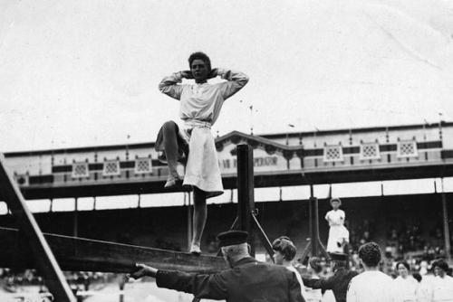 Пока в Рио продолжается олимпиада, собрали фотки того, как выглядели олимпийские игры в далеком 1908-м. 04