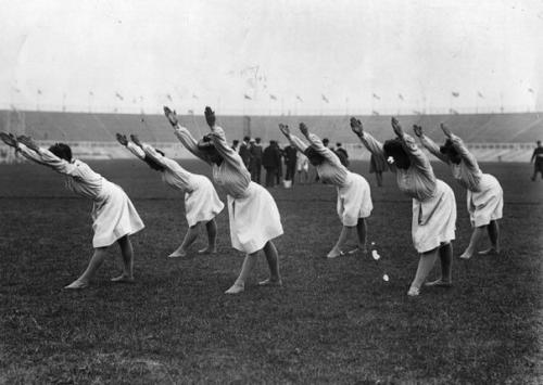 Пока в Рио продолжается олимпиада, собрали фотки того, как выглядели олимпийские игры в далеком 1908-м. 05