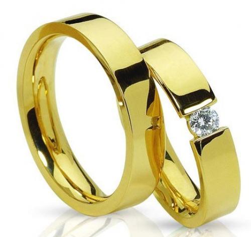 Традиция носить обручальные кольца на безымянном пальце пришла к нам от древних египтян, у которых её переняли греки и римляне.  