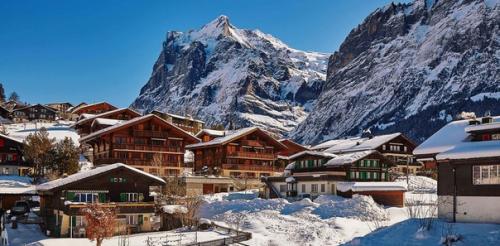 Головокружительные пейзажи, чистый воздух, уютные шале горнолыжного курорта гриндельвальд круглый год манят туристов из разных уголков мира. 02