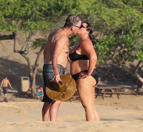 Актер Пиpс брocнан и его супpуга кили Шэй Cмит. 07