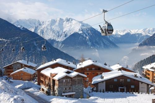 Головокружительные пейзажи, чистый воздух, уютные шале горнолыжного курорта гриндельвальд круглый год манят туристов из разных уголков мира. 04