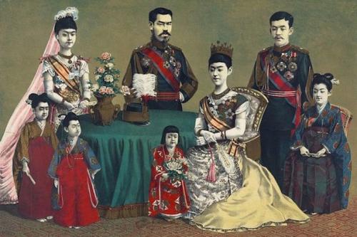 Японская императорская династия никогда не прерывалась.