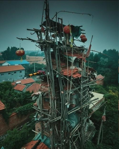 Китаец 10 лет строил семиэтажный дом для братьев, которые уже давно умерли. 02