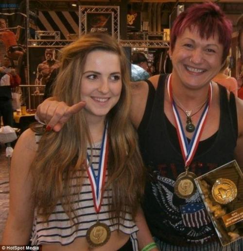 Благодаря своей болезни лареске Браун самой сильной школьницей Великобритании стала. 04