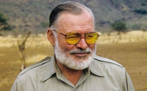 За свою жизнь Хемингуэй пережил сибирскую язву, малярию, рак кожи, пневмонию и диабет.  