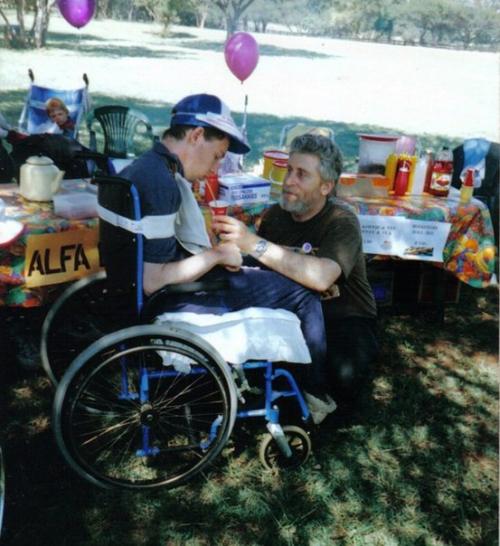 Парень пролежал 12 лет в коме, прежде чем кто-либо понял, что он всё видит, слышит и понимает. 03