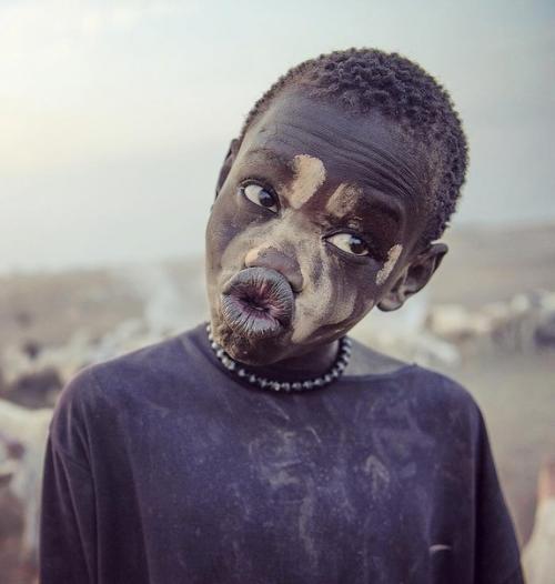 Посмотрите, как выглядят дети в разных странах мира. 01