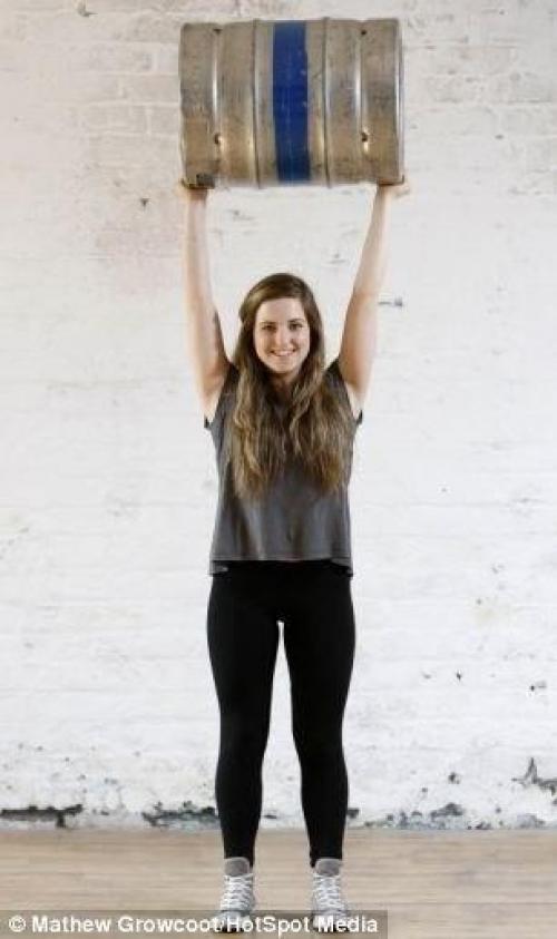 Благодаря своей болезни лареске Браун самой сильной школьницей Великобритании стала. 03