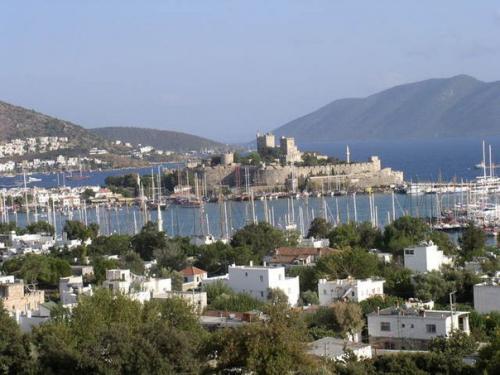 Бодрум (тур.  Bodrum - город - курорт в живописном заливе гёкова на эгейском море (северо-запад Турции, в провинции мугла. 06