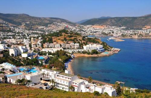 Бодрум (тур.  Bodrum - город - курорт в живописном заливе гёкова на эгейском море (северо-запад Турции, в провинции мугла. 03