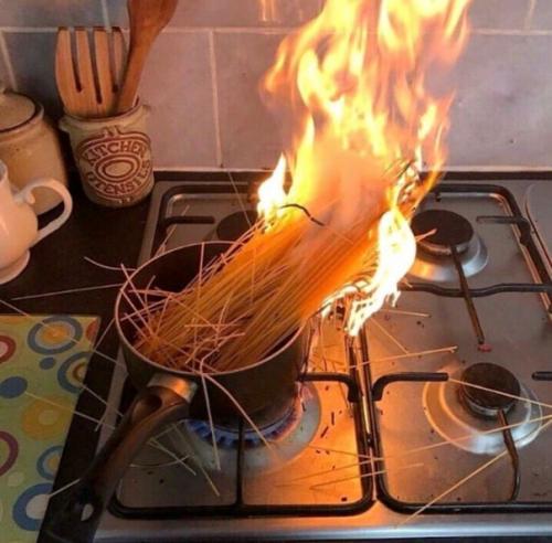 Когда муж решил удивить своими кулинарными способностями.