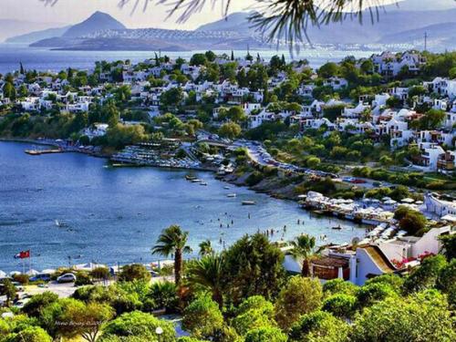 Бодрум (тур.  Bodrum - город - курорт в живописном заливе гёкова на эгейском море (северо-запад Турции, в провинции мугла. 04