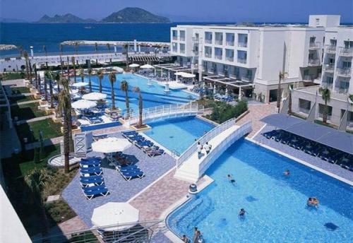 Бодрум (тур.  Bodrum - город - курорт в живописном заливе гёкова на эгейском море (северо-запад Турции, в провинции мугла. 02